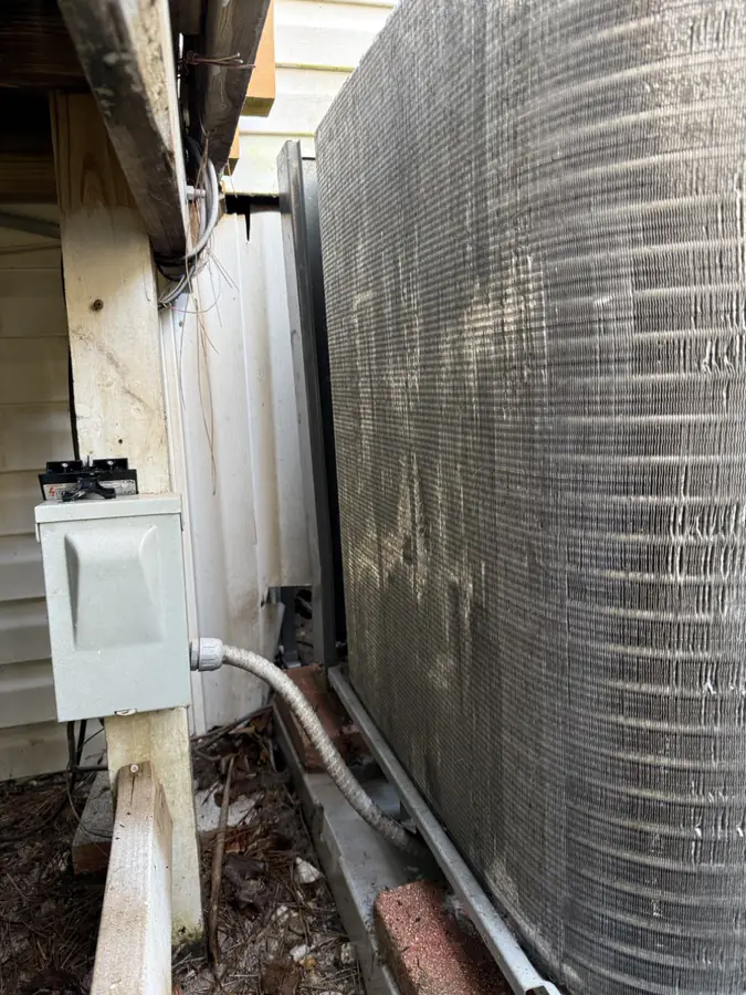 Clean air conditioner condenser coil in Santa Rosa Beach FL