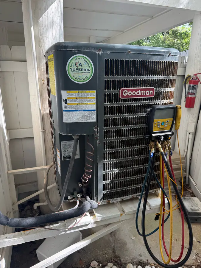 Old air conditioner condenser in Santa Rosa Beach FL before replacement
